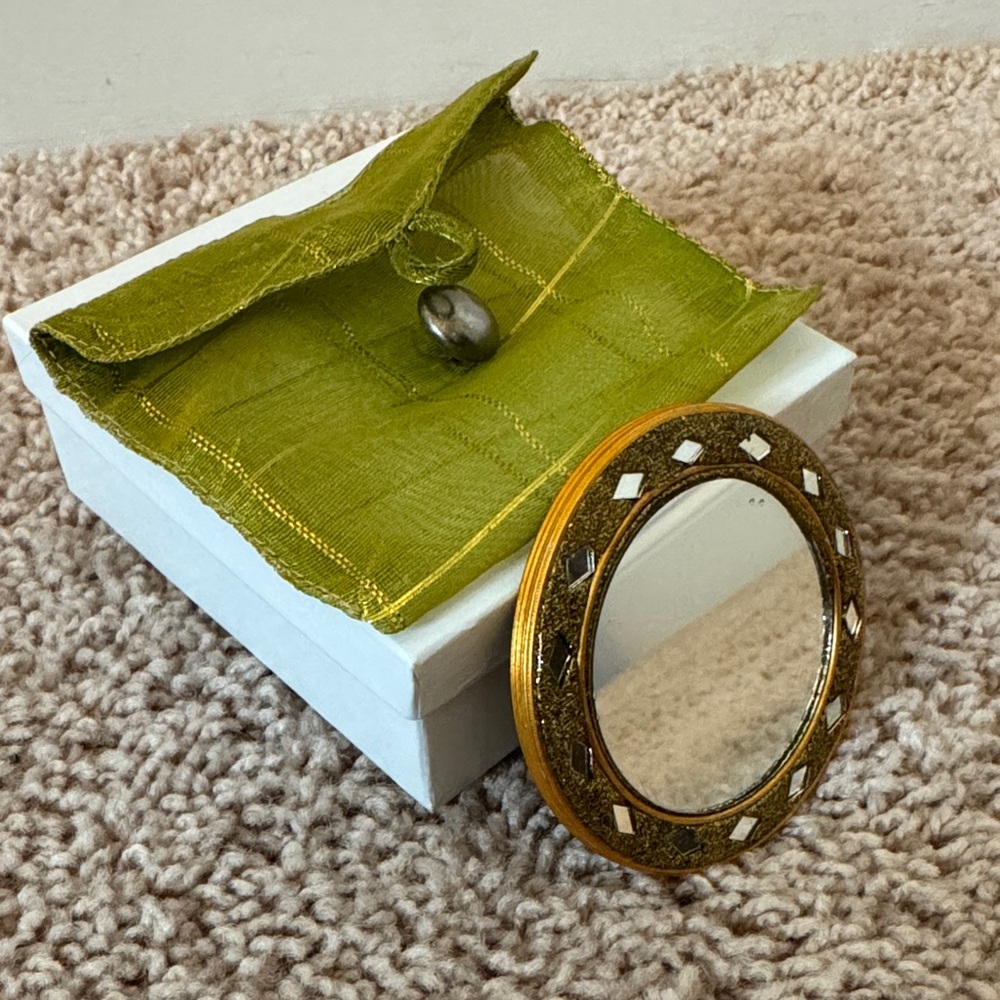 Elegant Gold Compact Mirror